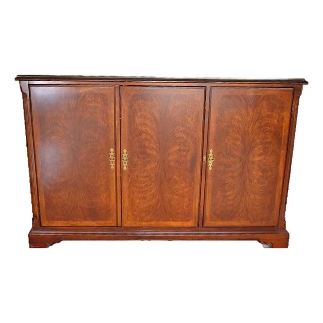 Drexel Heritage Flame Mahogany 60" Georgian Credenza 'Made Expressly for the Ritz-Carlton Hotel' - Vintage Late 20th Century For Sale