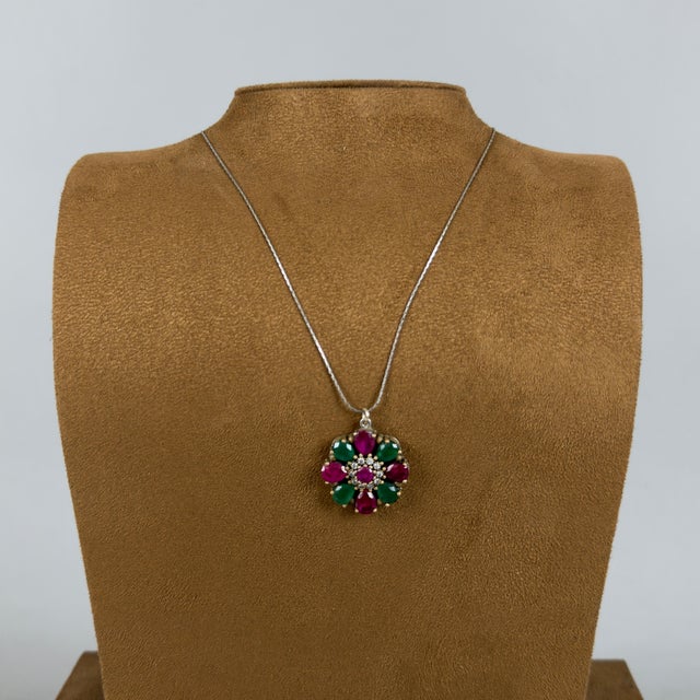 Pink Vintage 925 Silver Daisy Pendant Necklace and Ring Set in Emerald, Ruby, and Zircon from Ignoto, 1970s, Set of 2 For Sale - Image 8 of 11