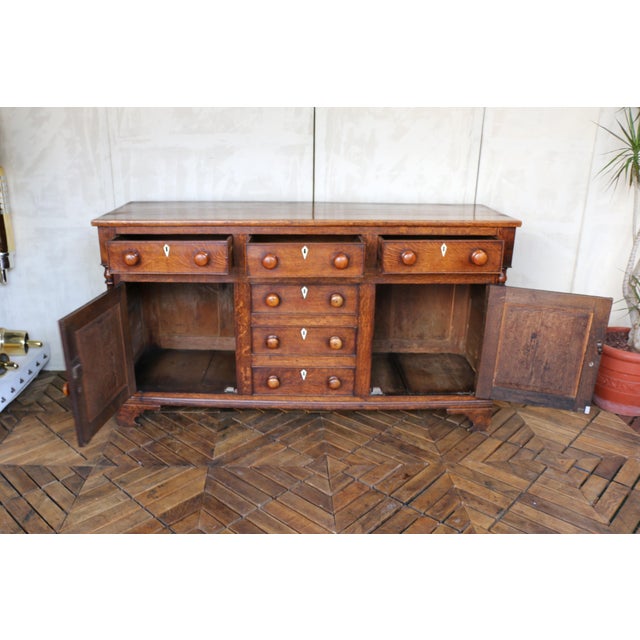 This elegant George III oak dresser buffet dates to the late 18th century and exemplifies the timeless craftsmanship and...