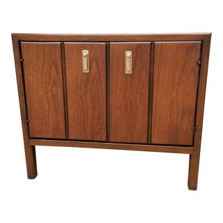 Mid Century Broyhill Premier Modern Classic Collection Nightstand Bedroom Set For Sale