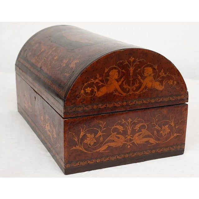 Description: Antique jewellery box made of exotic precious woods belonging to the second half of the 19th century. In the...