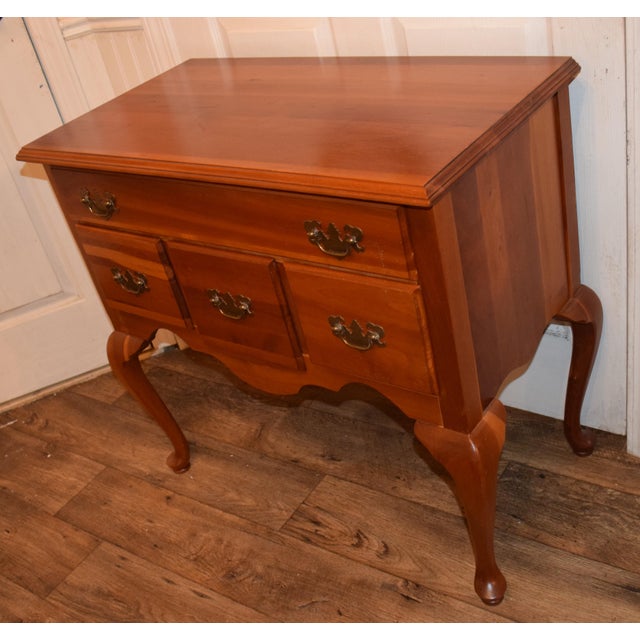 1950s Solid Wood Queen Anne Lowboy by Emperor Clock Company For Sale - Image 4 of 6