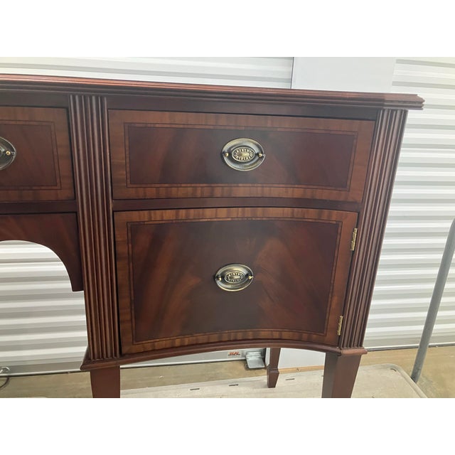 Traditional Vintage Flame Mahogany Federal-Style Sideboard W/Locking Key For Sale - Image 3 of 5