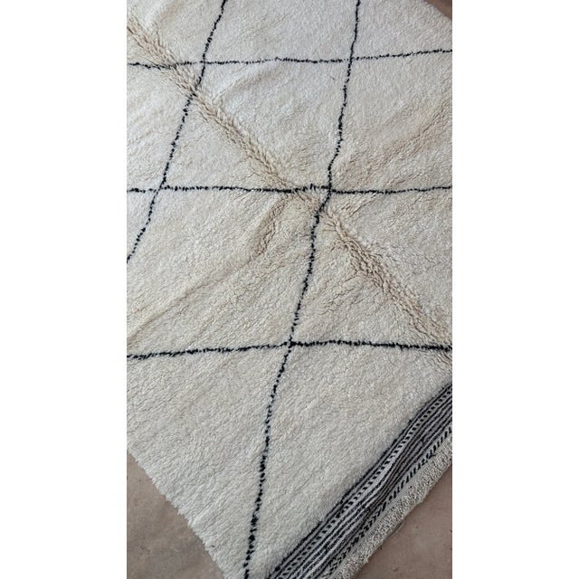 Moroccan Contemporary White & Cream Rug - 6'11" X 9'10" Ft For Sale In Cleveland - Image 6 of 8