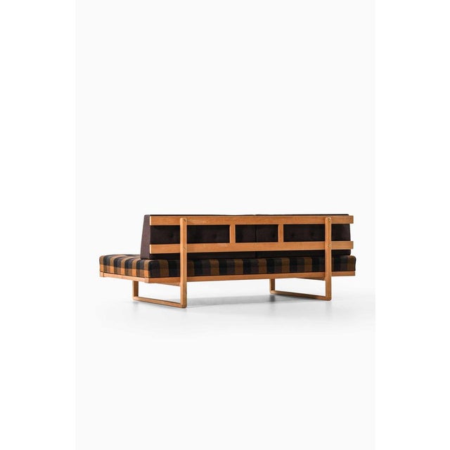 Model 4311/4312 Daybed in Upholstered Oak attributed to Børge Mogensen, 1950s For Sale - Image 10 of 11