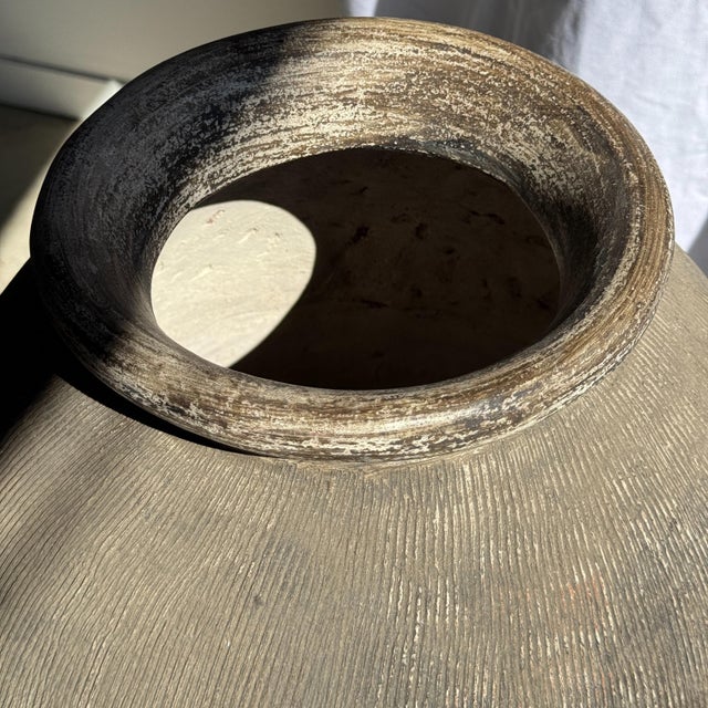 Rustic Large Antique Grey Indonesian Pot with Rings and Striations, 1960s For Sale - Image 3 of 8