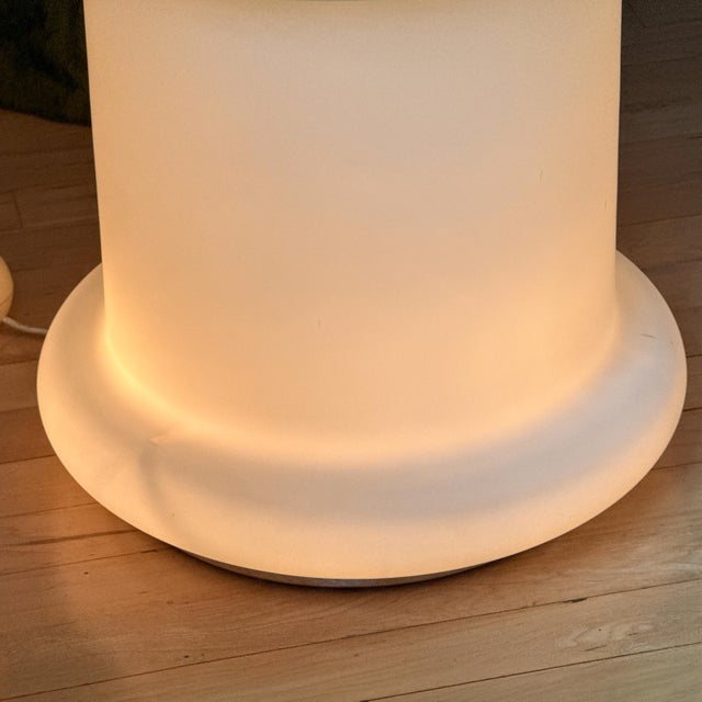 Vintage 1970s Italian Satin Opaline Glass Floor Lamp - Sculptural Illuminated Side Table - Space Age Matte Frosted Glass Pedestal Lamp For Sale - Image 10 of 18
