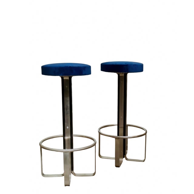 1970s Vintage Blue Velvet and Chrome-Plated Metal Bar Stools, Italy, 1970s, Set of 2 For Sale - Image 5 of 6