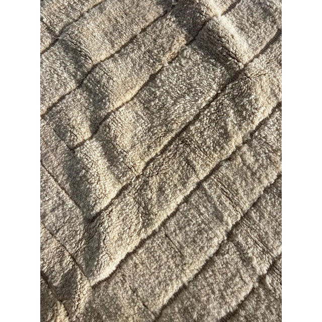 Mid-Century Modern Handmade Ivory Berber Rug With Minimalist For Sale - Image 3 of 9