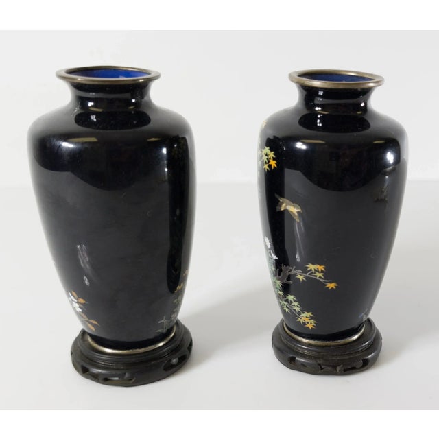 Early 20th Century Pair of Japanese Silver and Gold Wire Cloisonne Vases by Inaba For Sale In New York - Image 6 of 12