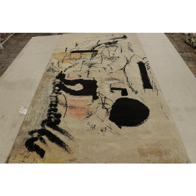 Hand-knotted in wool and natural silk, this 6×11 abstract rug by Rug & Kilim recaptures the work named “Bell & Chime” by...