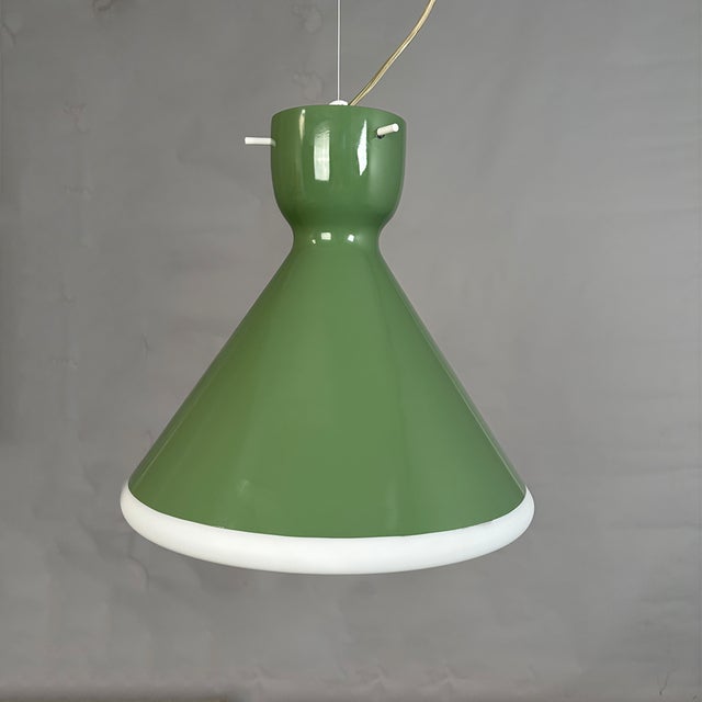 Vintage lamp with white lacquered metal parts and an e27 bulb holder. Made of white murano glass and decorated by venetian...