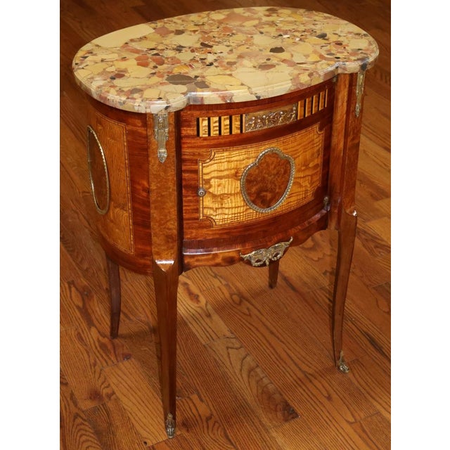 Stunning French Louis XV Style Marble Top Mixed Wood Inlaid End Table Nightstand Dimensions : 24" Wide X 16" Deep X 31"...