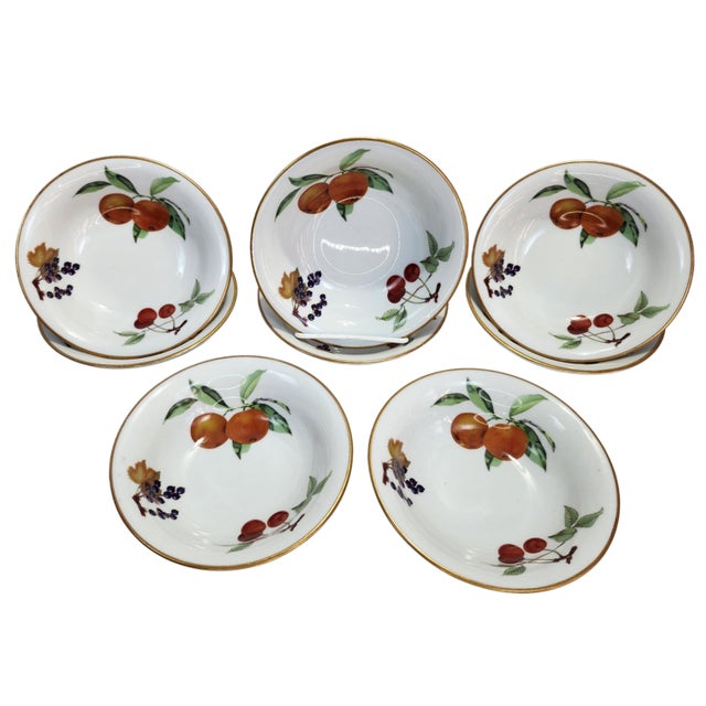 1960s Royal Worcester Evesham Gold – 32-Piece Dinnerware Set – England For Sale - Image 11 of 12