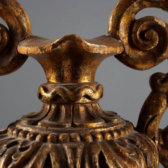 Italian Baroque Vase in Carved Gilded Wood For Sale - Image 4 of 8
