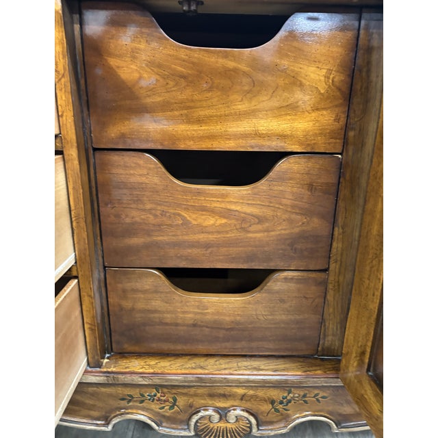 1970s Vintage Drexel Heritage Brittany Collection French Provincial Louis XV Dresser For Sale - Image 5 of 17