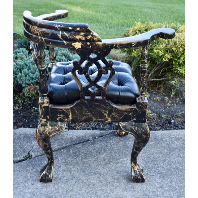 1980s Vtg. Corner Chair Black Lacquer Gilt Chippendale Roundabout For Sale - Image 5 of 16