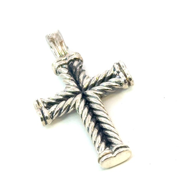 Authentic David Yurman Sterling Silver Cross Pendant Estate DY697 Retails $699.00 This elegant Authentic David Yurman...