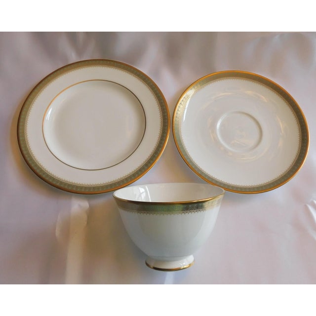 Traditional 1940s Royal Doulton Luncheon Set in Clarendon- Set of 3 For Sale - Image 3 of 4