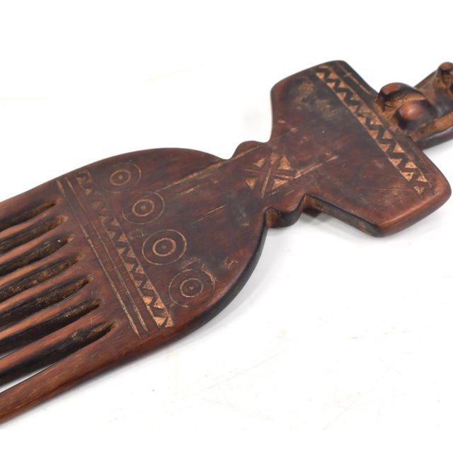 Early 20th Century Nyamwezi Mwana Hiti Figural Comb Tanzania For Sale - Image 4 of 7