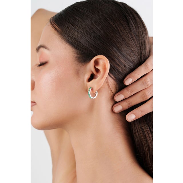 VRJewels Round Cut Emerald & Diamond Transitional Hoop Earrings in 18k Gold- A Pair For Sale - Image 11 of 17