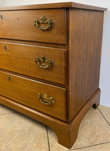 Late 18th Century American Oak Chest of Drawers, Circa 1770 Chests of Drawers