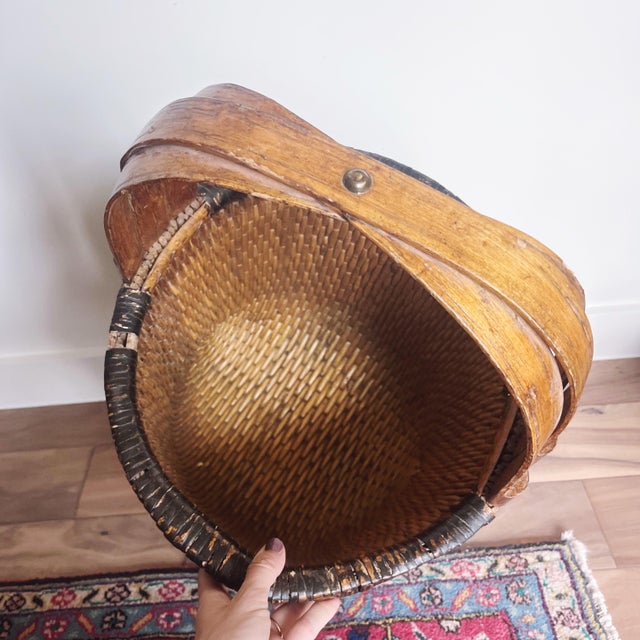 Mid 19th Century Antique Chinese Handwoven Fisherman’s Basket For Sale - Image 5 of 7