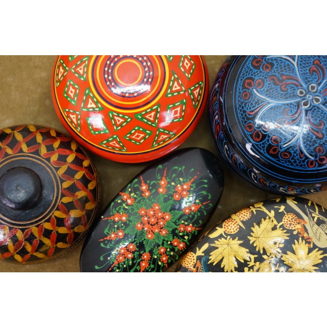 Mid 20th Century Set of 14, Lacquered Paper Mache Trinket Boxes For Sale - Image 18 of 18