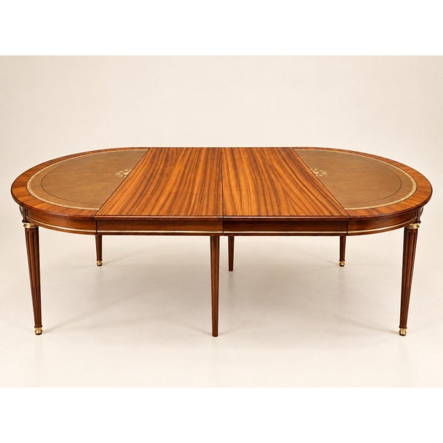 1970s Louis XVI Style Extendable Dining Table in Mahogany, Leather and Brass, 1970s For Sale - Image 5 of 5