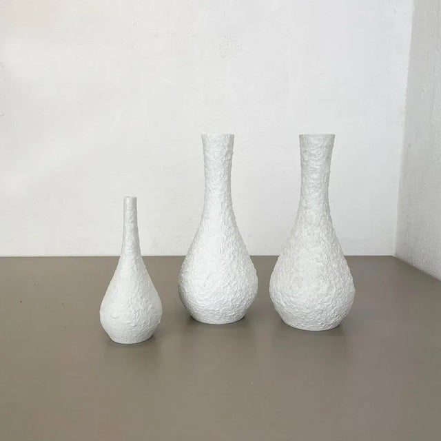 Op Art porcelain vases set of 3 Producer: Edelstein Bavaria, Germany Age: 1970s This original vintage OP Art Vase set in...