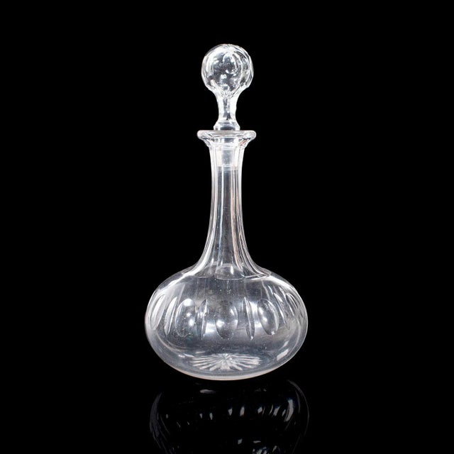 English 1910s Pair of Antique Edwardian English Silver Plate Decanters and Stands For Sale - Image 3 of 13