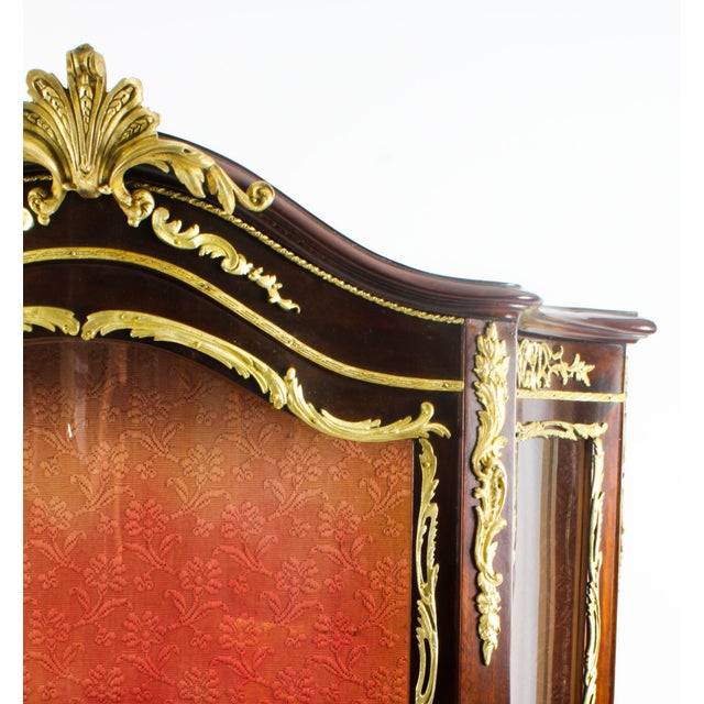 Antique 19th Century French Vitrine Display Cabinet by Vernis Martin For Sale - Image 6 of 18