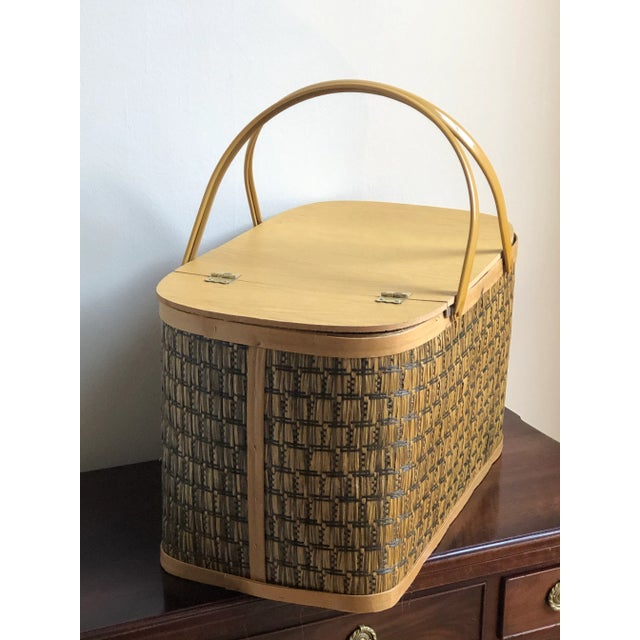 1960s Mid-Century Modern Raffia Picnic Basket For Sale - Image 4 of 13