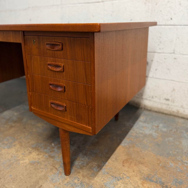 Danish Teak Mid Century Modern 8 Drawer Executive Desk With Bookshelf Back, 1950s For Sale In New York - Image 6 of 9