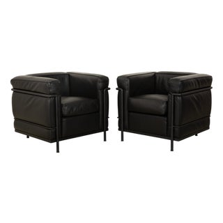LC 2 Armchairs in Black Leather by Le Corbusier for Cassina, Set of 2 For Sale