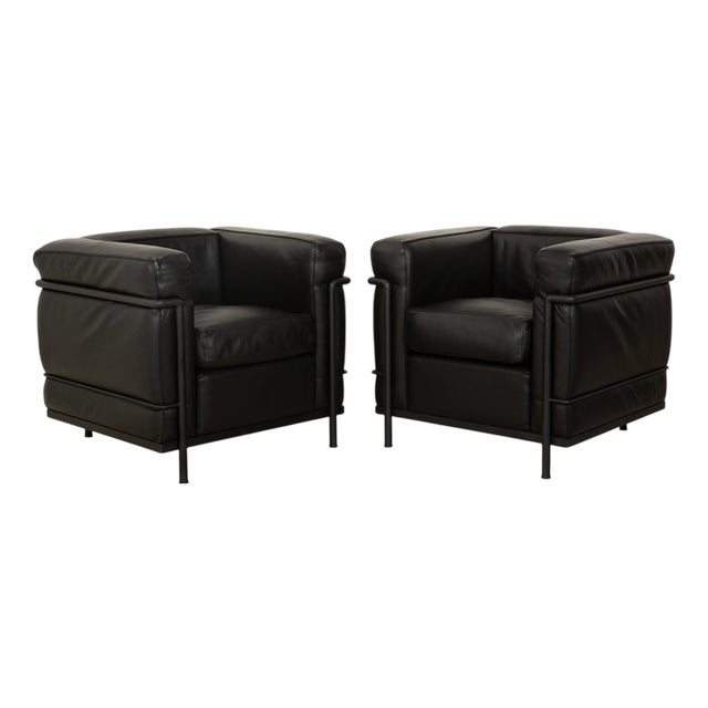 LC 2 Armchairs in Black Leather by Le Corbusier for Cassina, Set of 2 For Sale