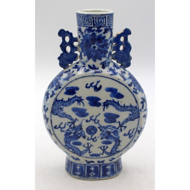 Mid-Late 19th Century Chinese Export Porcelain Blue and White Moon Flask Vase For Sale - Image 4 of 6