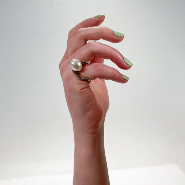 Vintage Brutalist Textured 14 Karat Yellow Gold & Baroque Pearl Cocktail Ring Size 4.5 For Sale - Image 10 of 12