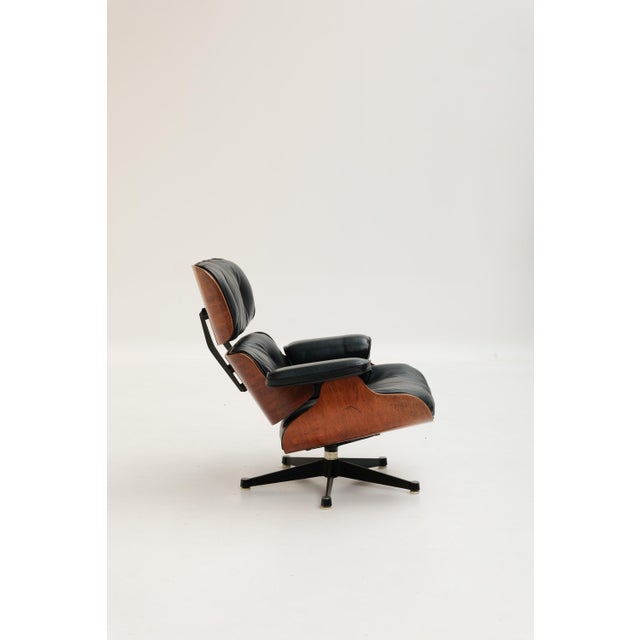 Lounge chair designed by Charles and Ray Eames and produced by Herman Miller in 1956. An iconic model featuring molded...