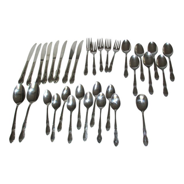 1970s Oneida Ltd Wm a Rogers Brooklea Stainless Flatware 32 Pieces For Sale