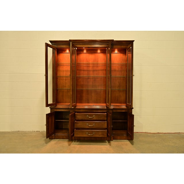 Baker Furniture Style French Regency Carved Walnut Lighted Breakfront Bookcase Cabinet For Sale In South Bend - Image 6 of 12