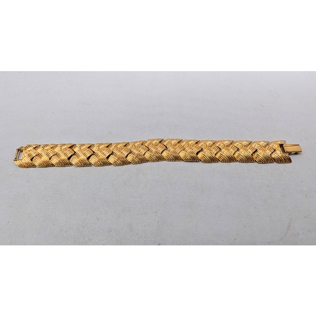 American Vintage 1990s Signed Napier Goldtone Articuled "Woven" Bracelet For Sale - Image 3 of 6