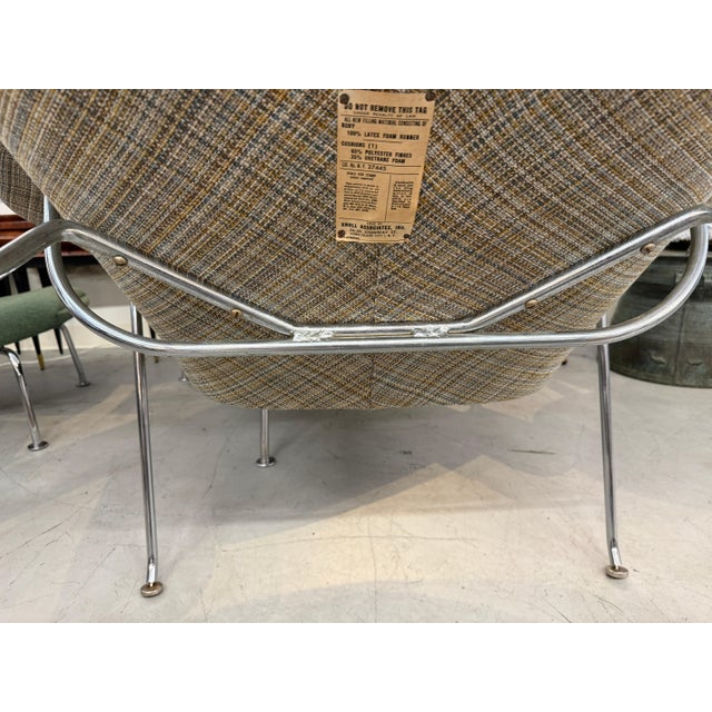 1960s 1960s Early Production Saarinen Knoll Womb Chair & Ottoman Reupholstered LIC Label For Sale - Image 5 of 18
