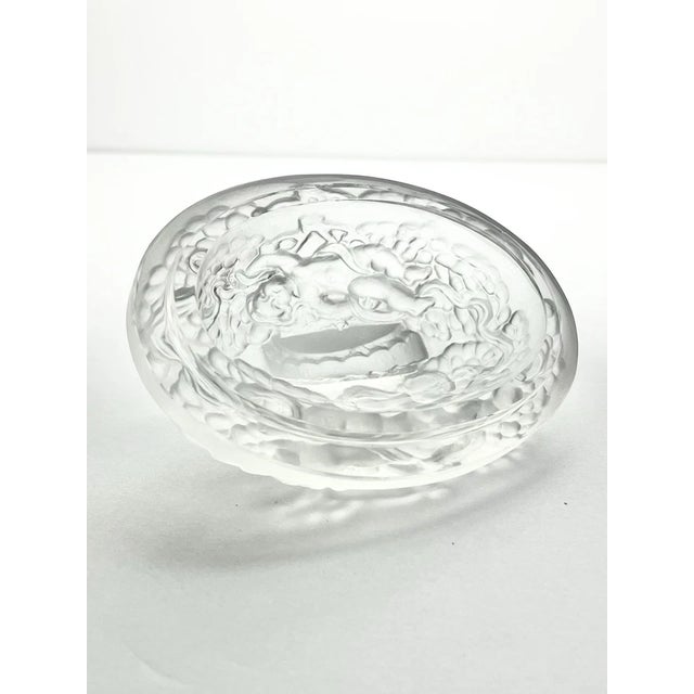Transparent 1920s Lalique-Style Frosted Crystal Oval Dresser Vanity Trinket Box Cherubs Birds For Sale - Image 8 of 11