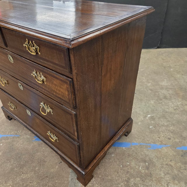 Late 19th Century Georgian Cherry & Oak Banded 5 Drawer Chest With Brass Handles & Escutheons For Sale - Image 14 of 17