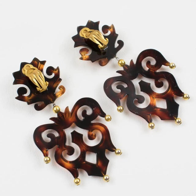 Isabel Canovas Tortoise Resin Dangle Carved Clip Earrings For Sale - Image 4 of 6