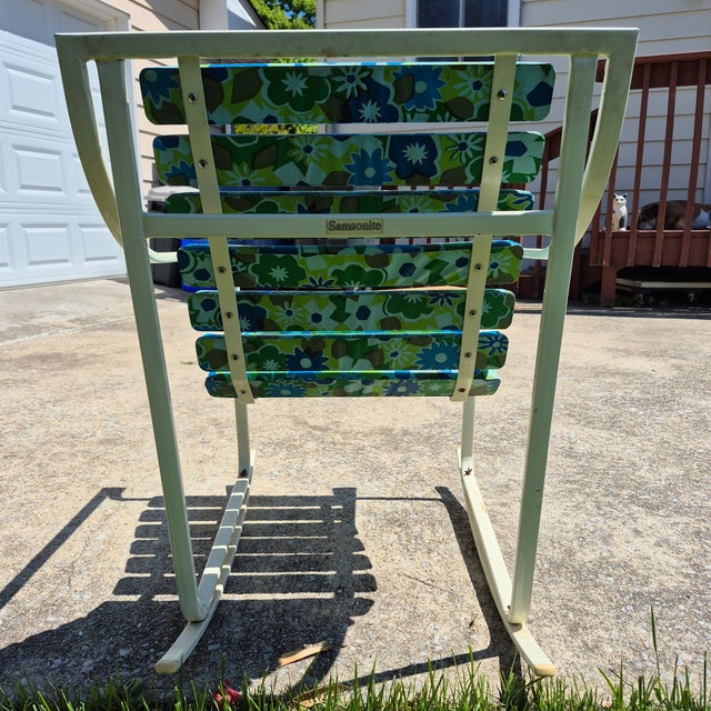 1960s Samsonite Aluminum Rocking Chair With Original Retro Floral Vinyl - Fair Condition For Sale In Washington DC - Image 6 of 9