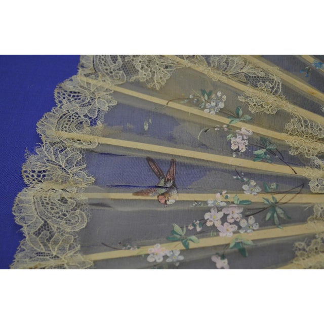 19th Century Fan in White Silk Lace For Sale - Image 11 of 13