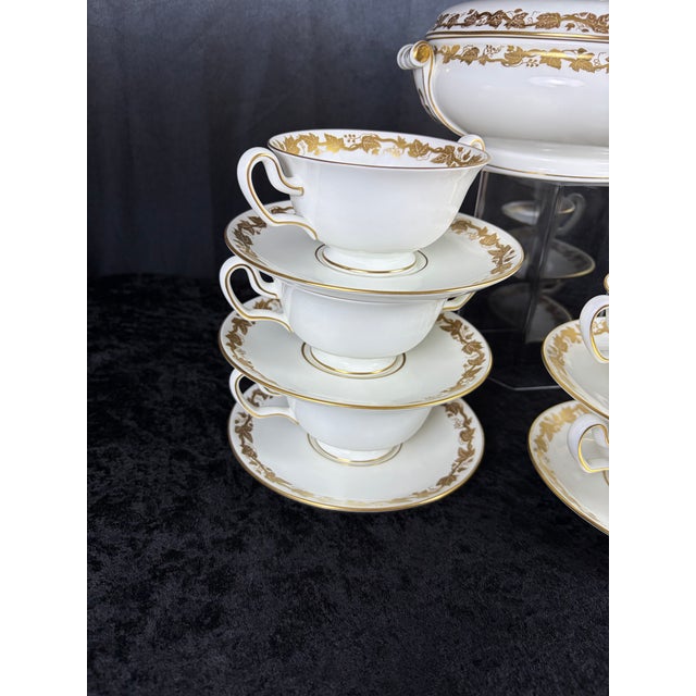 White Wedgwood Whitehall Fine Bone China Dinnerware (W4001) - Rare Soup Service & Covered Tureen Set (17-Piece Specialty Lot #2) For Sale In Phoenix - Image 6 of 11