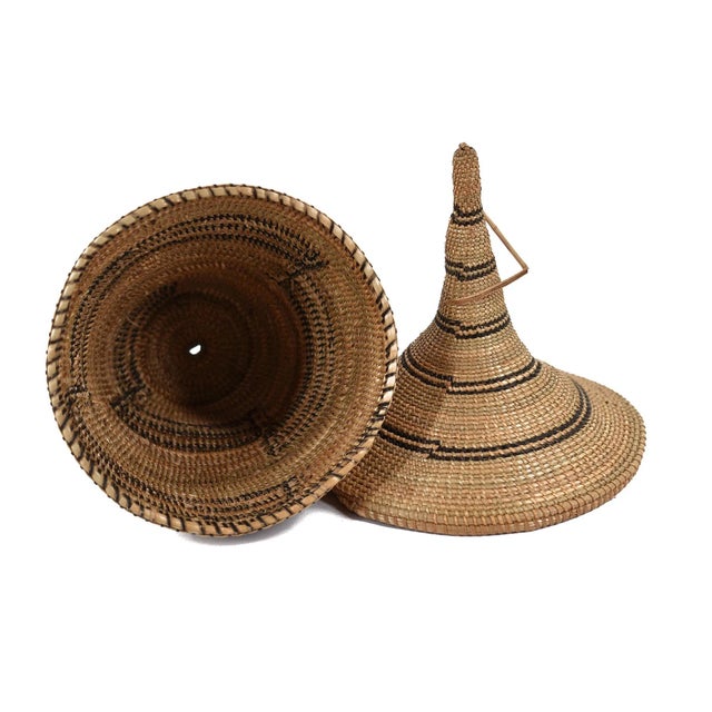 The Tutsi Tight Weave Basket with Lid from Rwanda epitomizes the artistry and tradition of the Tutsi community's weaving...